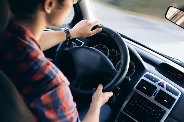 Dall’acquisto dell’auto alla copertura assicurativa: cosa sapere prima di mettersi alla guida