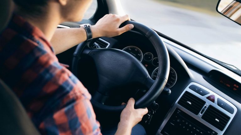 Dall’acquisto dell’auto alla copertura assicurativa: cosa sapere prima di mettersi alla guida 1